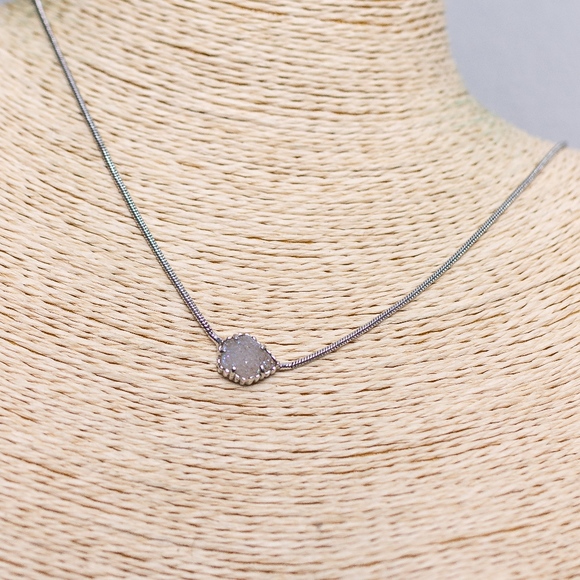 Kendra Scott Mara Pendant Necklace - Picture 2 of 3